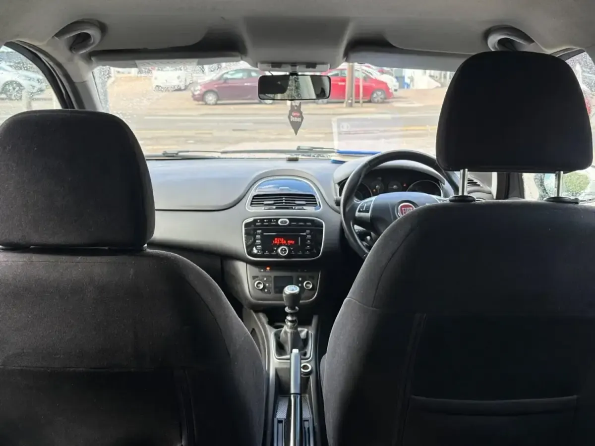 Używany Fiat Punto Easy 77 KM (56 kW) 2013 Szary Hatchback