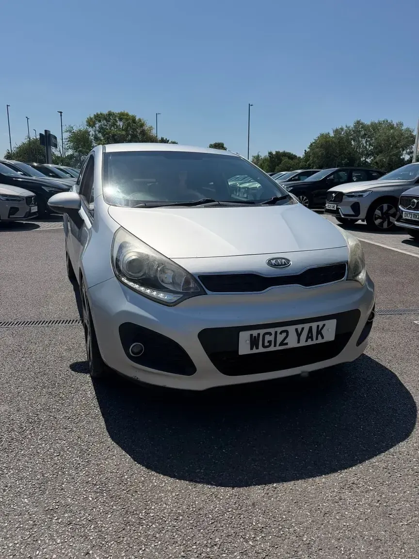Used Kia Rio 90 HP (66 kW) 2012 Silver Hatchback