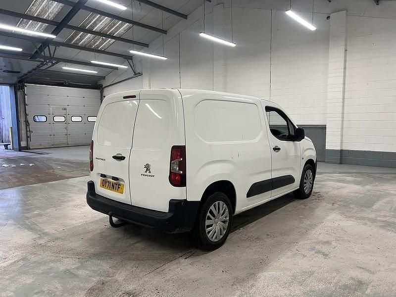 Used Peugeot Partner Premium 2021 White MPV