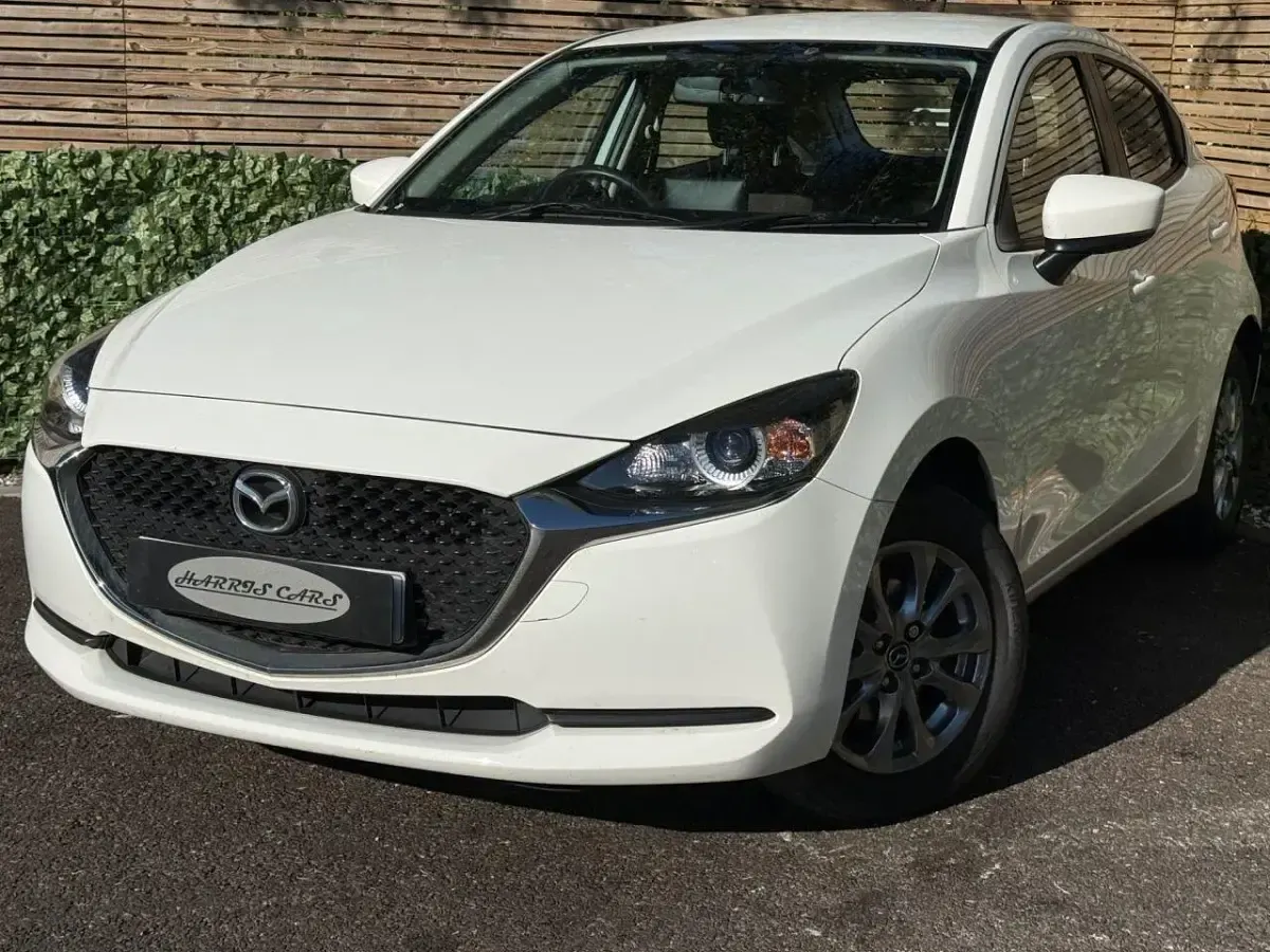 Used Mazda 2 75 HP (55 kW) 2022 White Hatchback