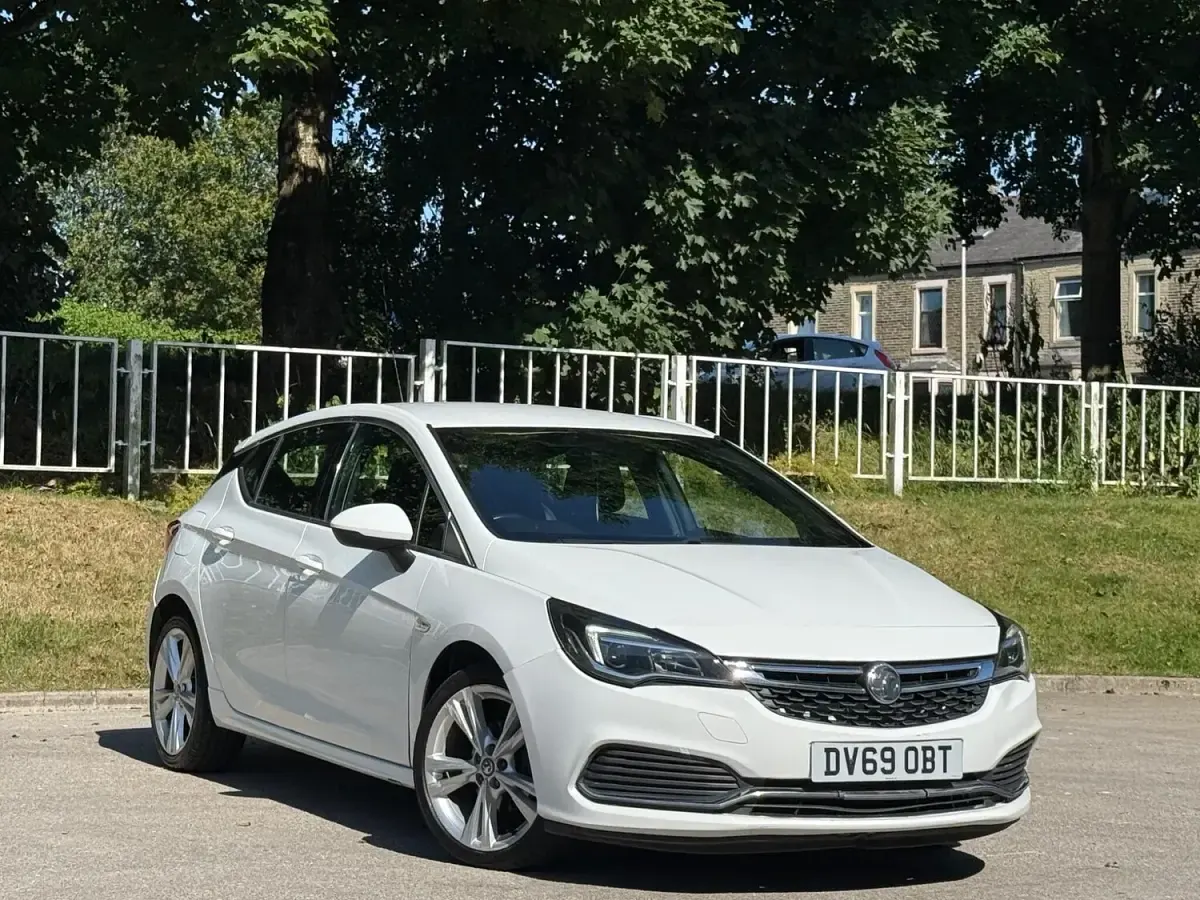 Used Vauxhall Astra SRi 2019 White Hatchback