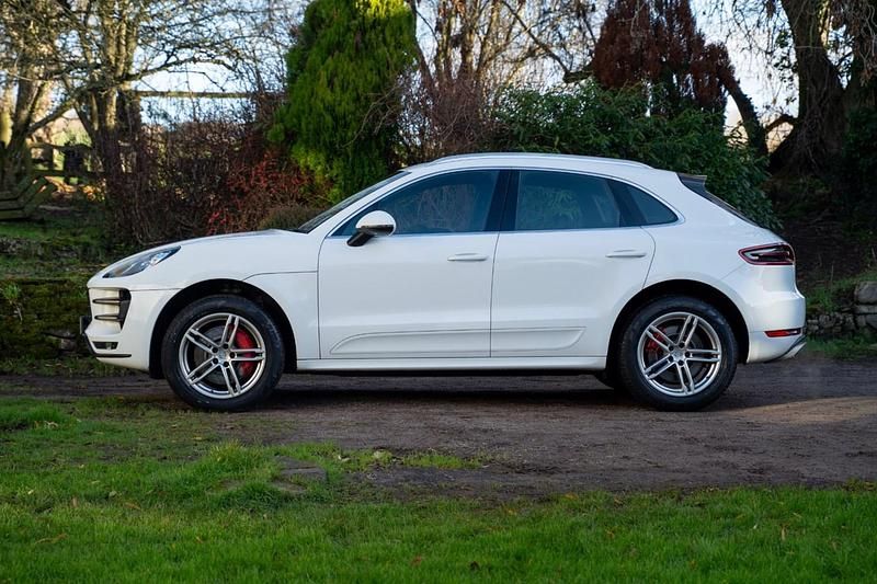 Used Porsche Macan Turbo 400 HP (294 kW) 2014 White SUV