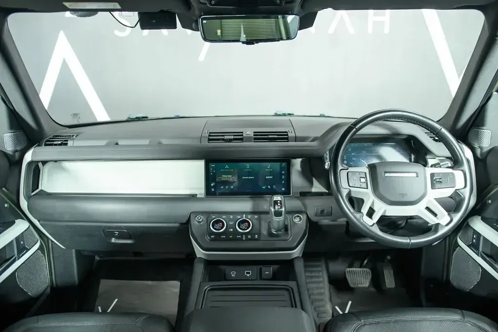 Used Land Rover Defender SE 250 HP (183 kW) 2021 Green SUV