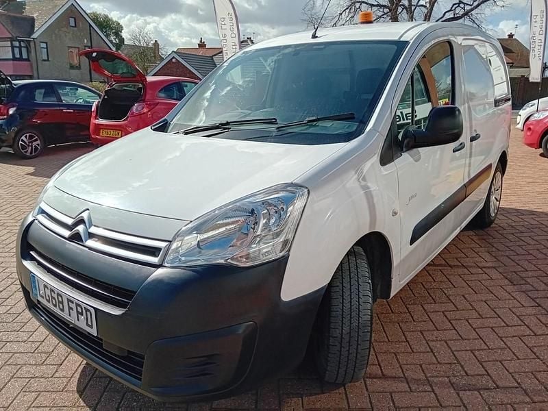 Used Citroën Berlingo 49 kW (67 HP) 2018 White MPV