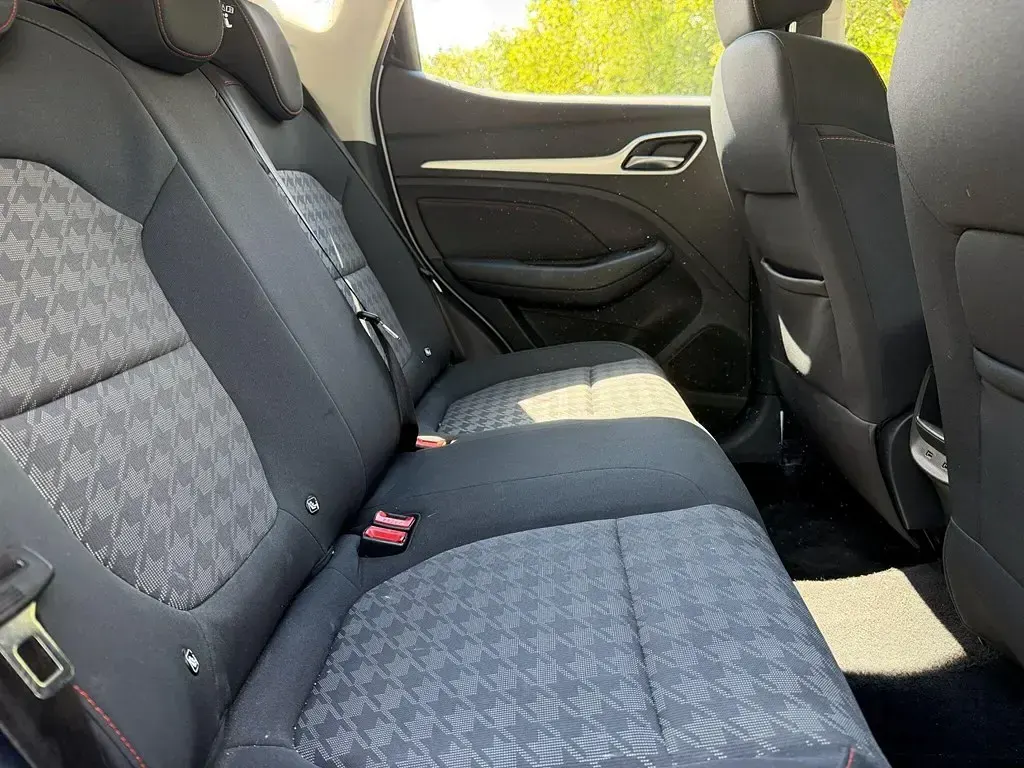 Używany MG ZS 106 KM (77 kW) 2022 Biały SUV