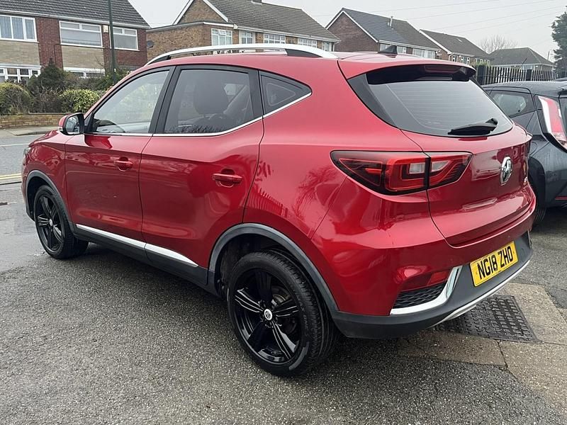 Used MG ZS Exclusive 106 HP (77 kW) 2018 Red SUV