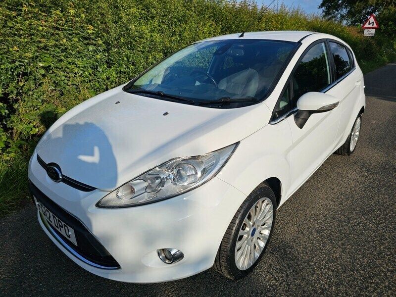 White Used 2012 Ford Fiesta Titanium Hatchback | £2,995 (Fair price) - Image 1/4