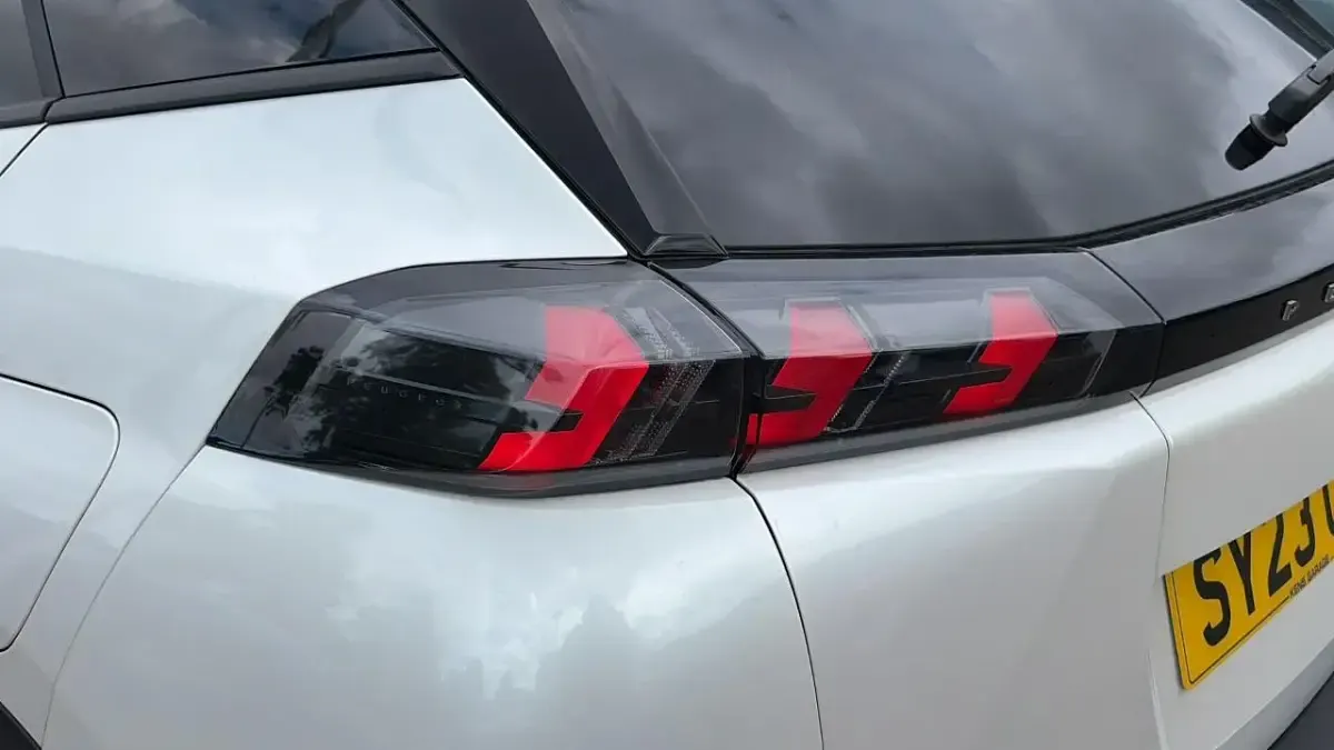 Used Peugeot 2008 Allure+ 100 HP (73 kW) 2023 White SUV