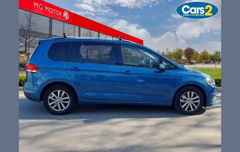 Used VW Touran SE 115 HP (84 kW) 2017 Blue MPV