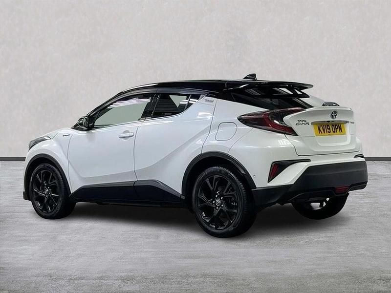 Used Toyota C-HR 122 HP (89 kW) 2019 White SUV