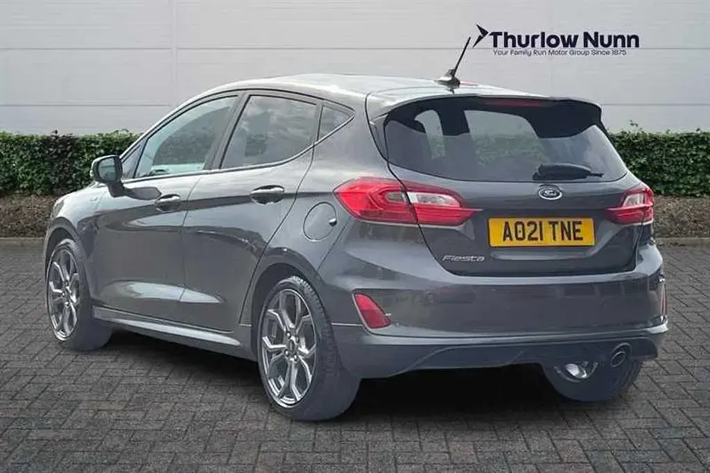 Usado Ford Fiesta ST-Line 95 HP (69 kW) 2021 Cinzento Citadino