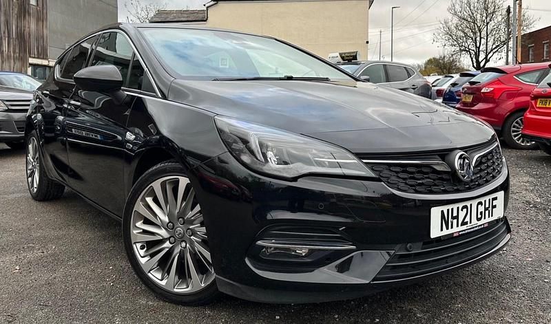 Black Used 2021 Vauxhall Astra Edition Hatchback | £9,995 (Good price) - Image 1/3
