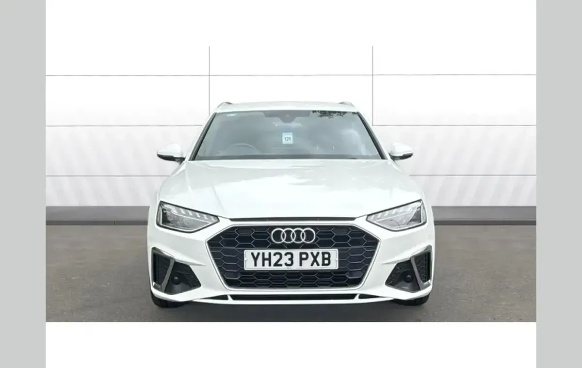 Used Audi A4 S-Line 150 HP (110 kW) 2023 White Estate