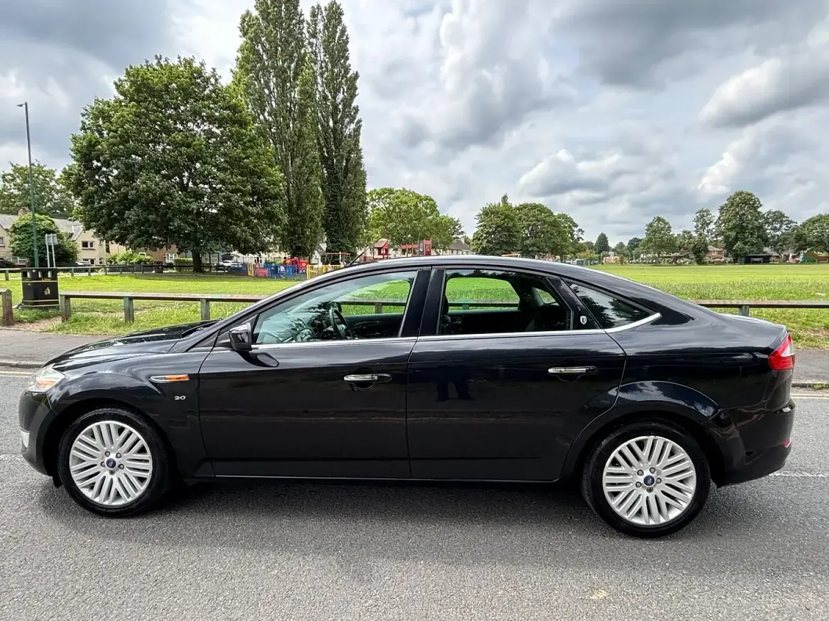 Used Ford Mondeo Ghia 140 HP (102 kW) 2009 Black Hatchback