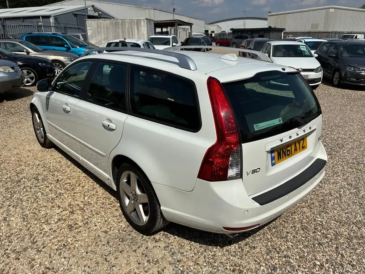 Used Volvo V50 SE Lux 136 HP (100 kW) 2011 White Estate