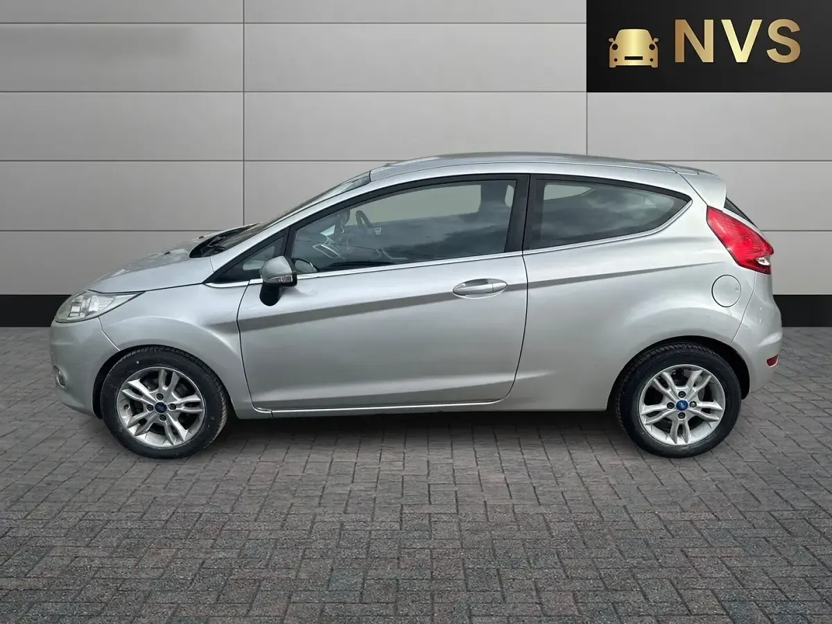 Used Ford Fiesta Zetec 97 HP (71 kW) 2011 Silver Hatchback