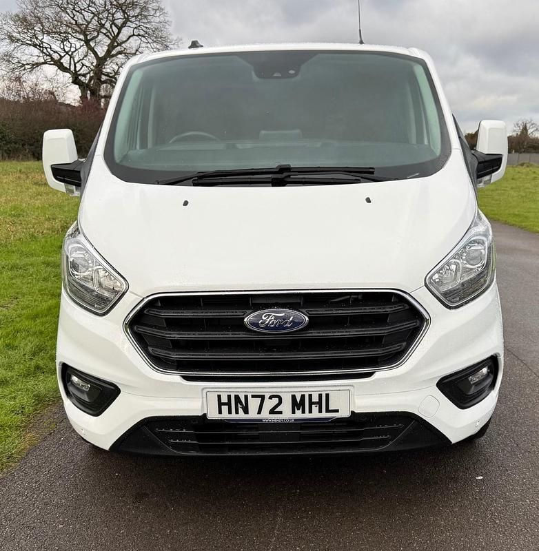 Used Ford Transit Custom Limited 170 HP (125 kW) 2022 White Van