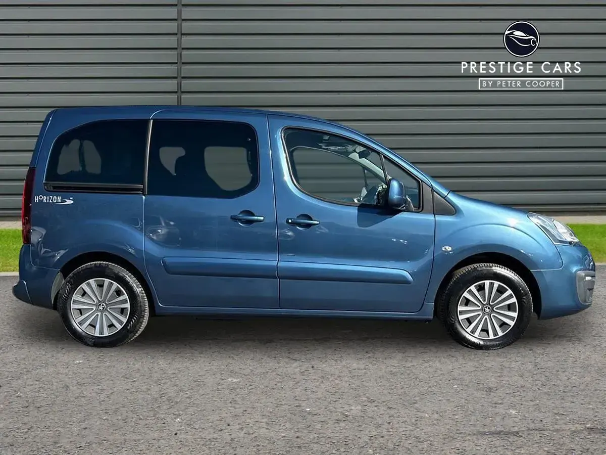 Used Peugeot Partner Tepee Allure 120 HP (88 kW) 2017 Blue MPV