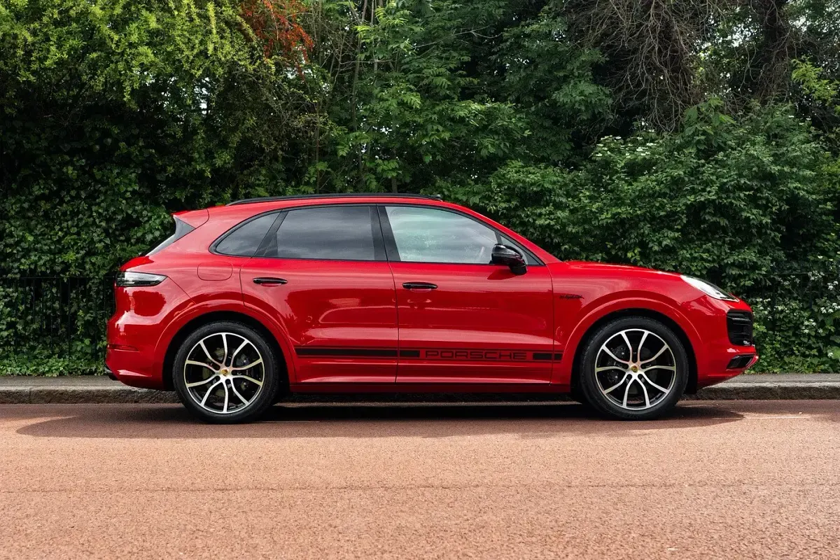 Używany Porsche Cayenne 462 KM (339 kW) 2022 Czerwony SUV