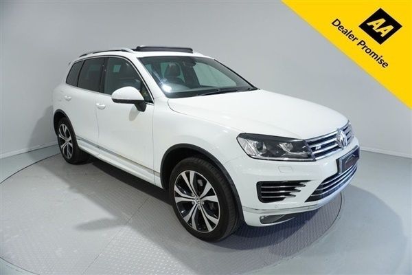 White Used 2016 VW Touareg R-line SUV | £14,689 (Fair price) - Image 1/1