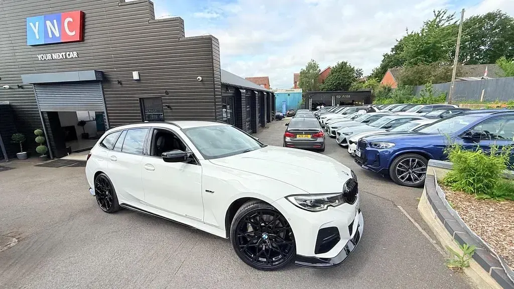 Used BMW 330e M Sport 288 HP (211 kW) 2022 White Estate