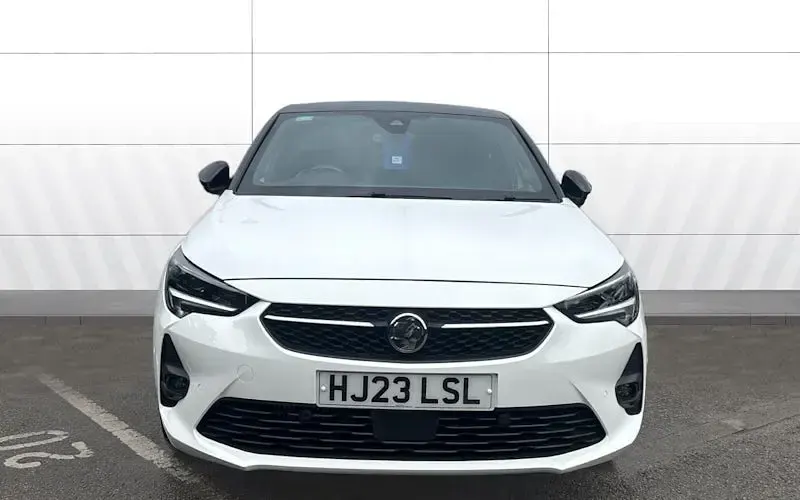 Begagnad Vauxhall Corsa Ultimate 101 HK (74 kW) 2023 Vit Halvkombi