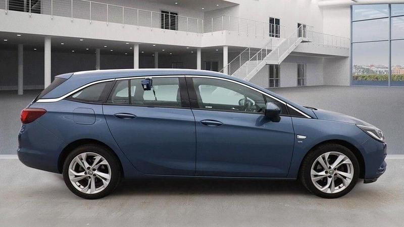 Used Vauxhall Astra SRi 150 HP (110 kW) 2017 Blue Estate