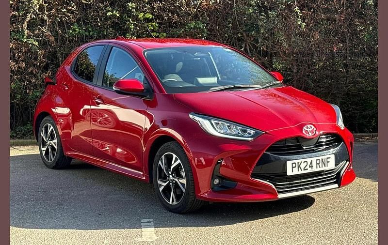 Used Toyota Yaris Hybrid Design 113 HP (83 kW) 2024 Red Hatchback