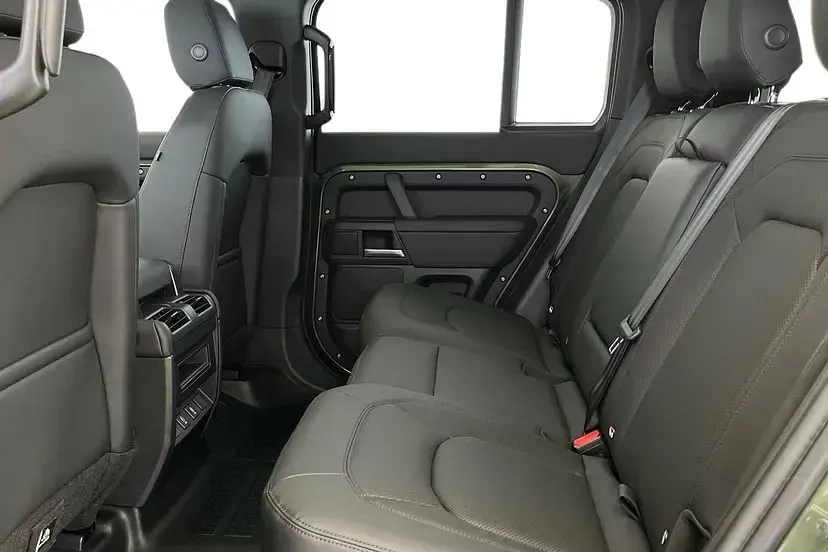 New Land Rover Defender SE Dynamic 246 HP (180 kW) 2026 Other SUV
