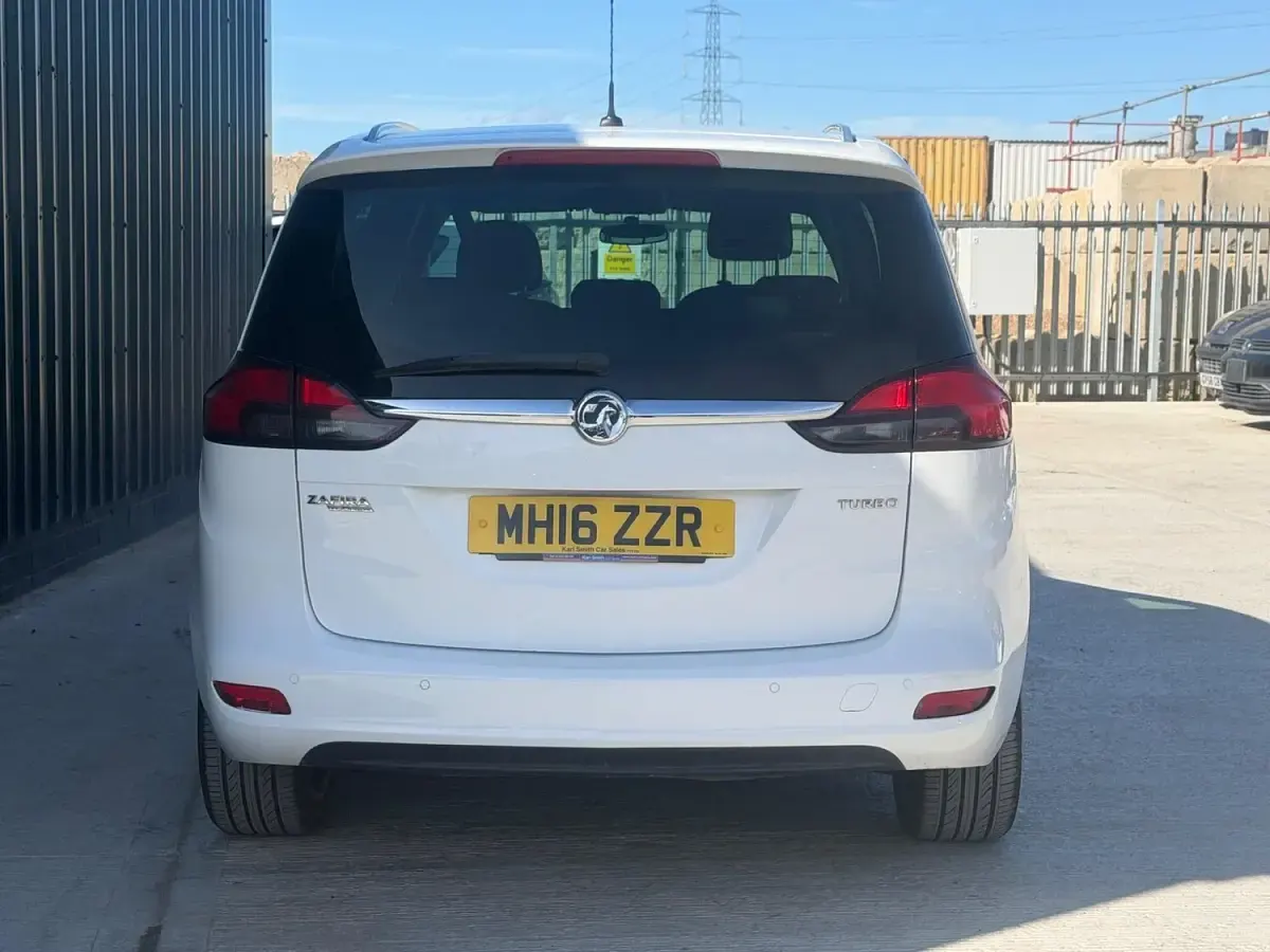 Used Vauxhall Zafira SRi 2016 White MPV