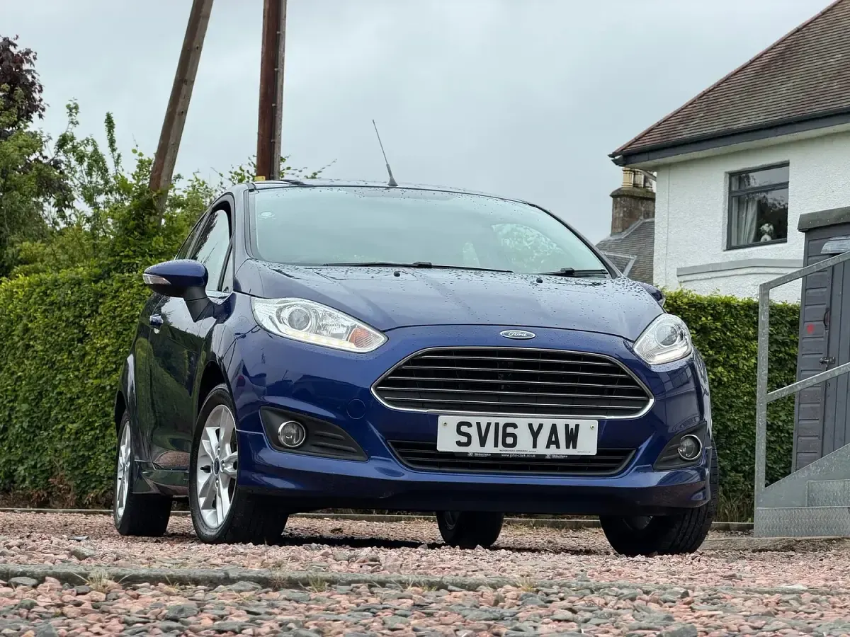 Used Ford Fiesta Zetec 82 HP (60 kW) 2016 Blue Hatchback