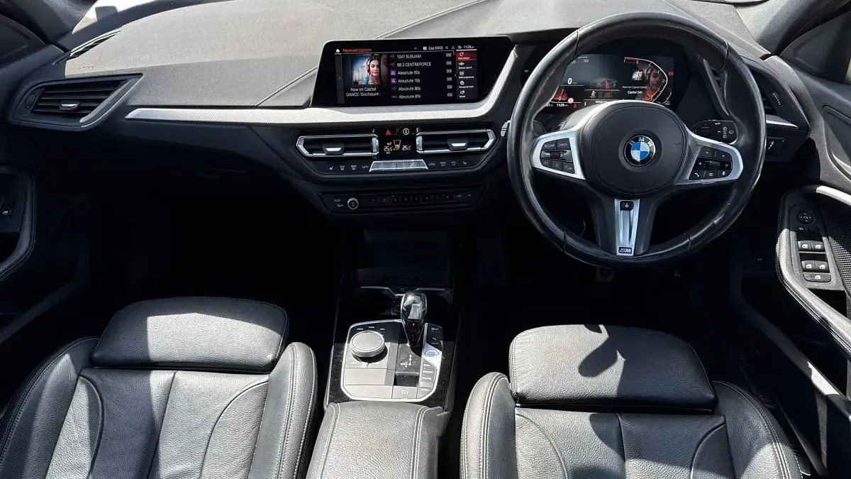 Usado BMW 118 M Sport 134 HP (98 kW) 2021 Branco Citadino