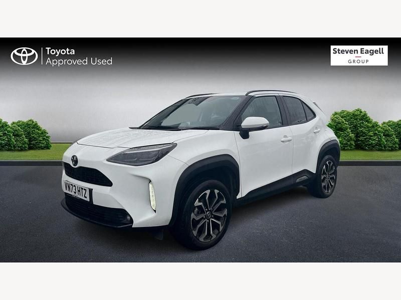 Used Toyota Yaris Hybrid Design 2023 White Hatchback
