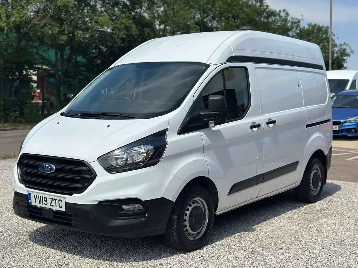 Used Ford Transit Custom 105 HP (77 kW) 2019 White Van