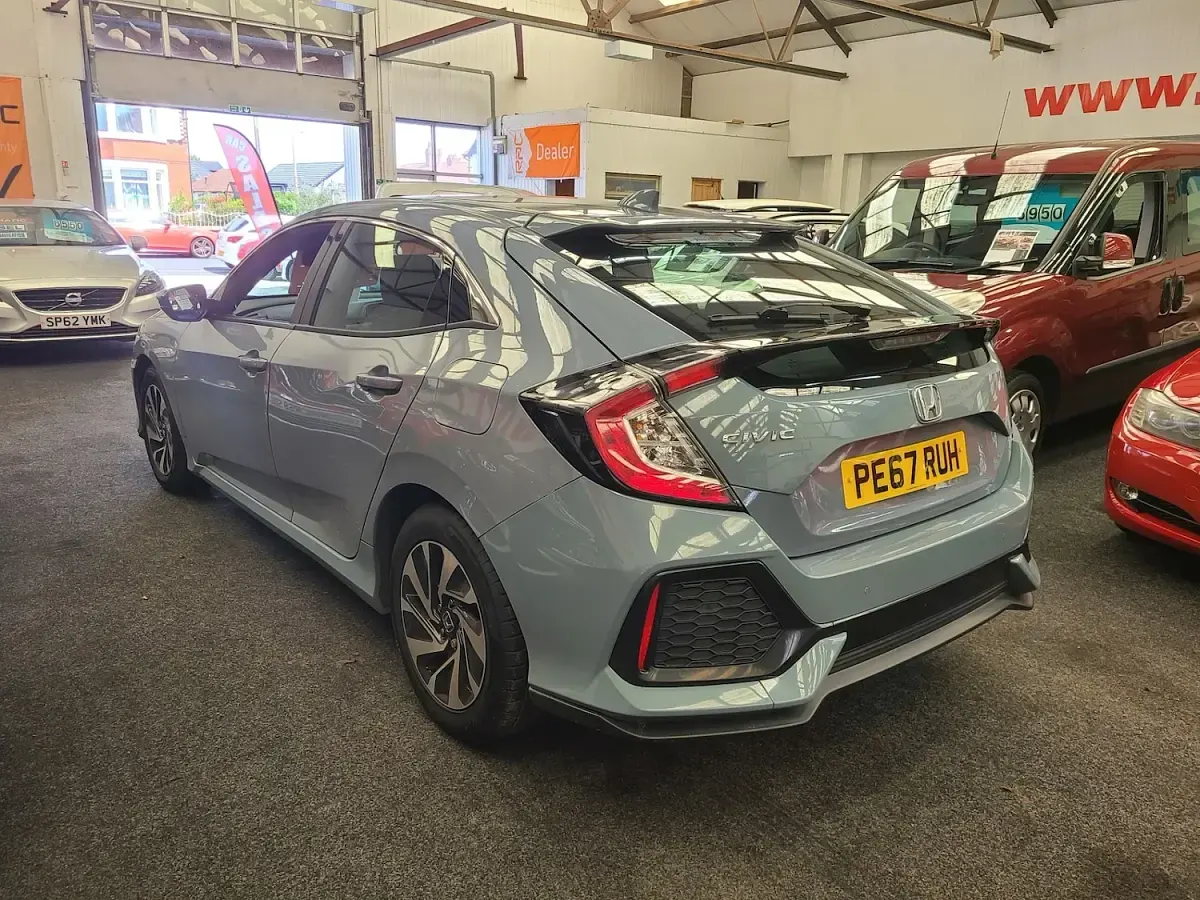 Used Honda Civic SE 129 HP (94 kW) 2017 Grey Hatchback