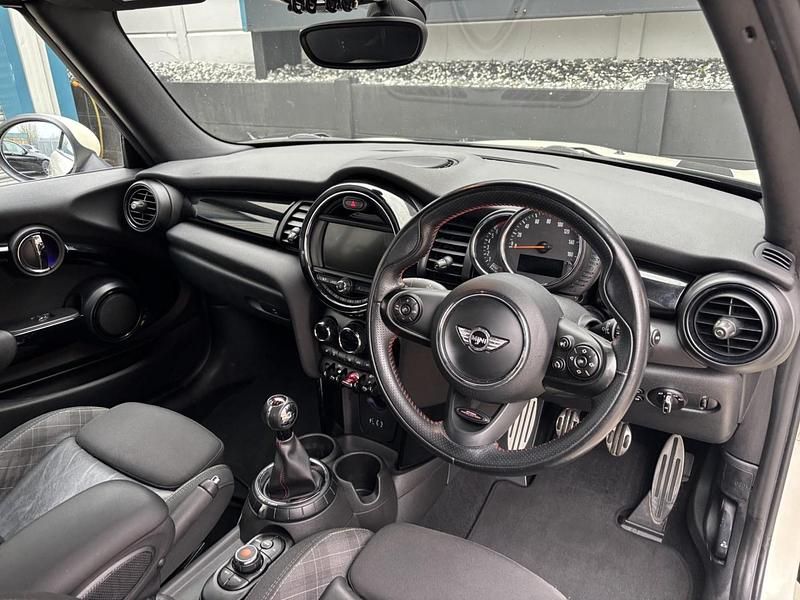 Used Mini Cooper Cabriolet 136 HP (100 kW) 2018 White Cabriolet