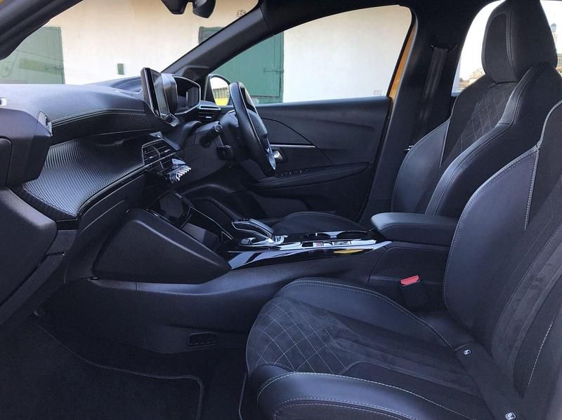 Used Peugeot e-208 Premium 100 kW (136 HP) 2021 Yellow Hatchback