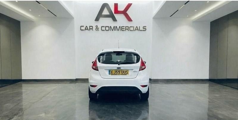 Used Ford Fiesta Zetec 118 HP (86 kW) 2009 White Hatchback