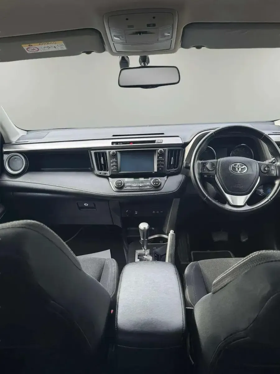 Used Toyota RAV4 Business Edition 197 HP (144 kW) 2016 Silver SUV