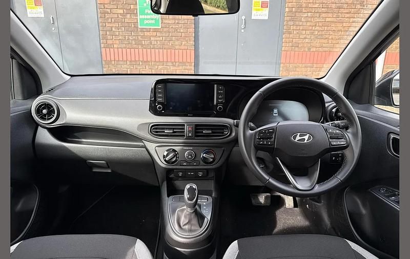 Used Hyundai i10 Advanced 62 HP (45 kW) 2025 Black Hatchback