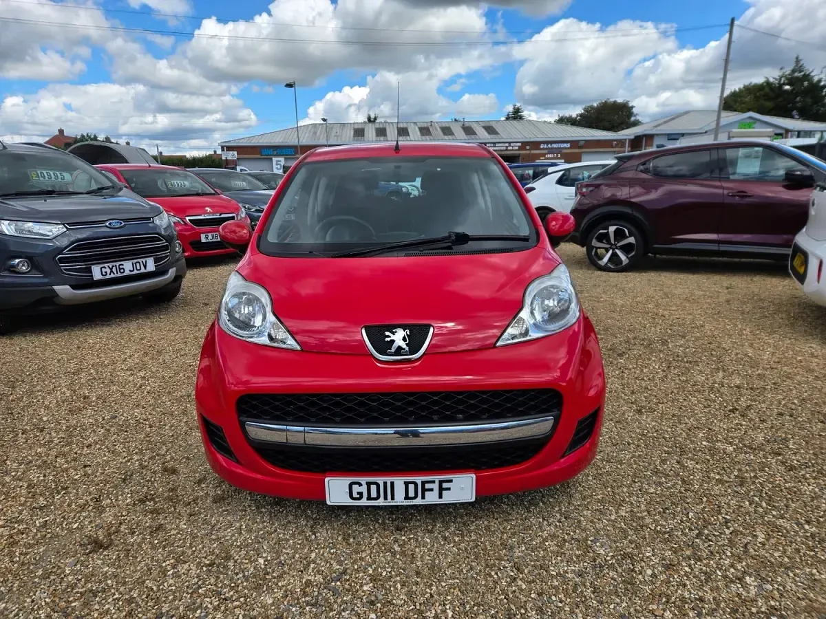 Used Peugeot 107 68 HP (50 kW) 2011 Red Hatchback