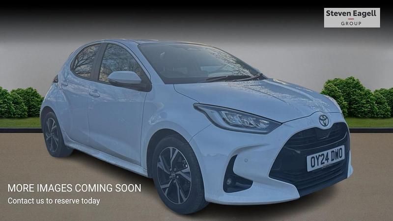 Used Toyota Yaris Hybrid Design 2024 White Hatchback