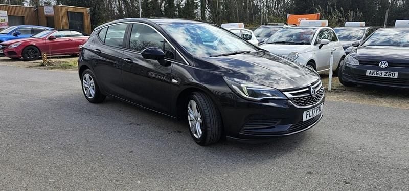 Begagnad Vauxhall Astra Design Edition 108 HK (79 kW) 2017 Svart Halvkombi