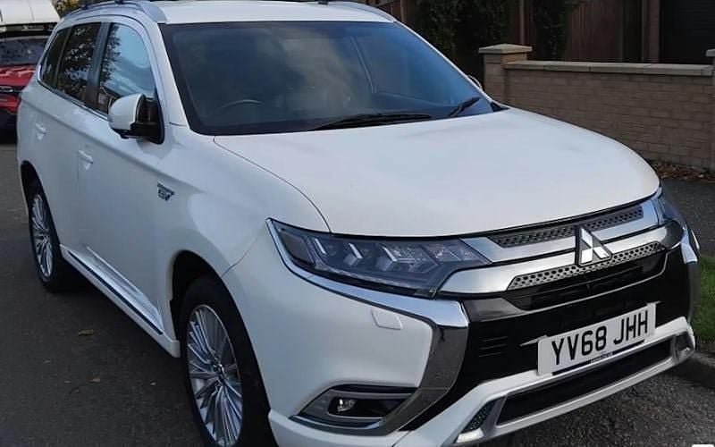 Used 2018 Mitsubishi Outlander P-HEV Estate | £12,799 (Fair price) - Image 1/1