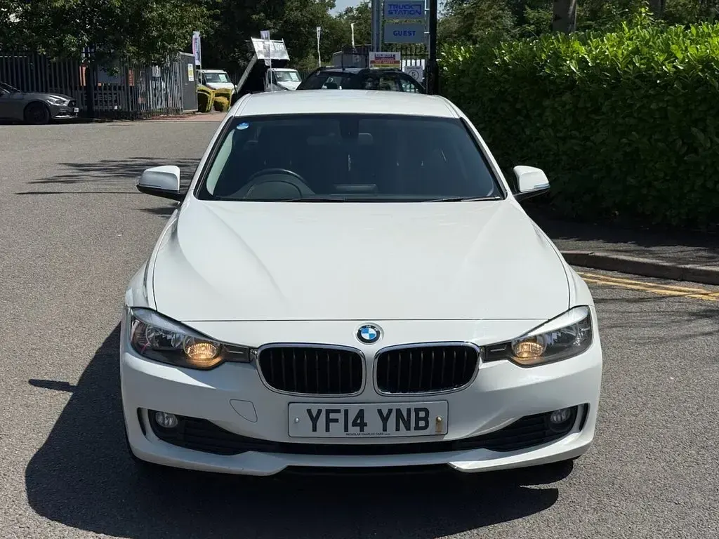 Used BMW 318 Comfort Edition 2014 White Sedan