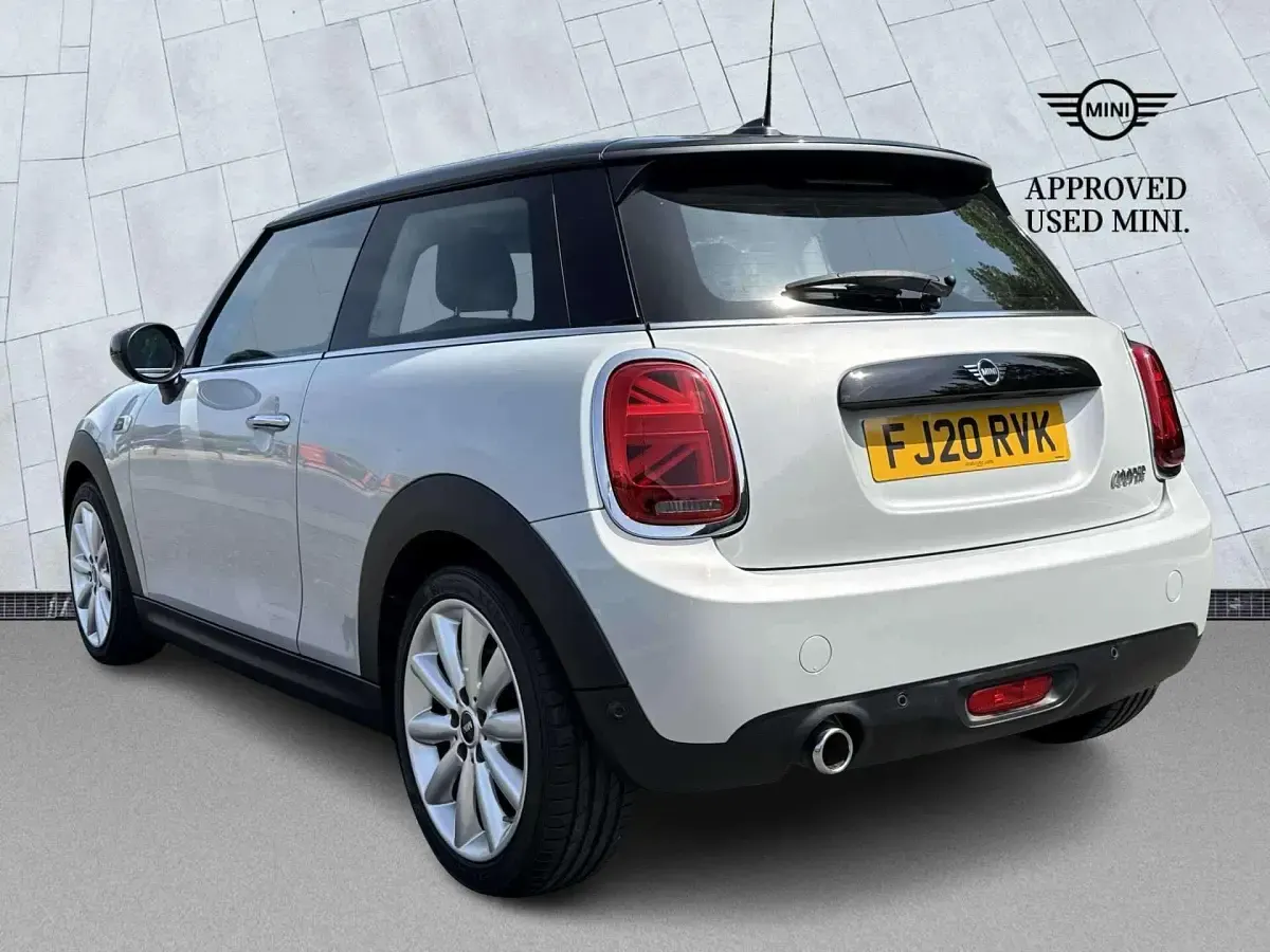 Used Mini Cooper Classic 134 HP (98 kW) 2020 Silver Hatchback