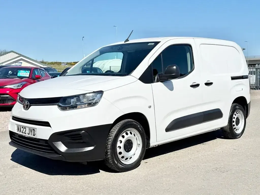 Used Toyota Proace Active 100 HP (73 kW) 2022 White MPV