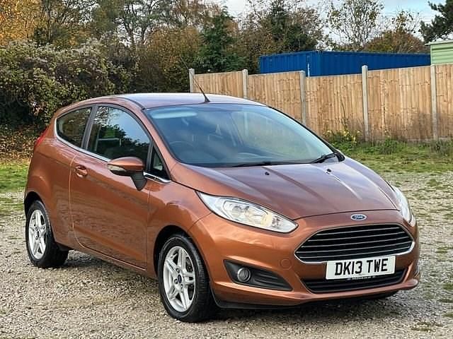 Used Ford Fiesta Zetec 80 HP (58 kW) 2013 Yellow Hatchback