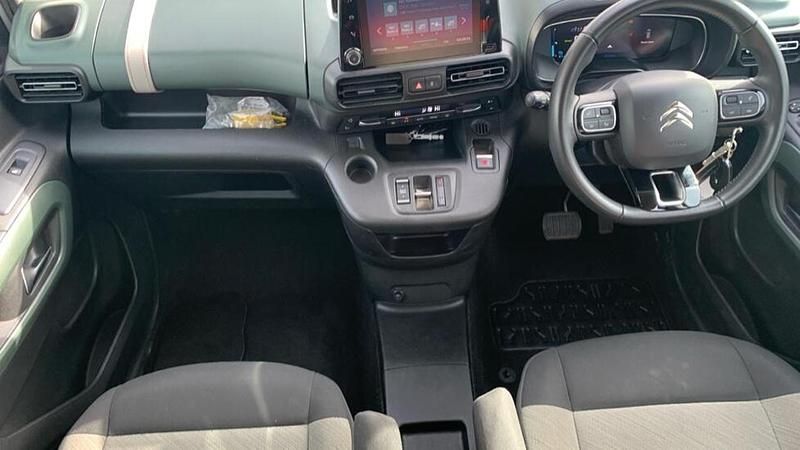 Used Citroën e-Berlingo XTR 98 kW (134 HP) 2021 Red MPV