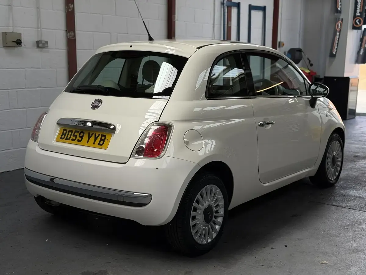 Used Fiat 500 Lounge 69 HP (50 kW) 2010 White Hatchback